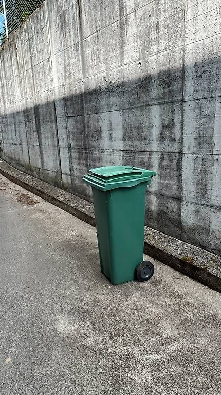 Autres articles bureau & commerces: Grüngutcontainer 140l – D'occasion à Aarau Rohr par Cesi3000