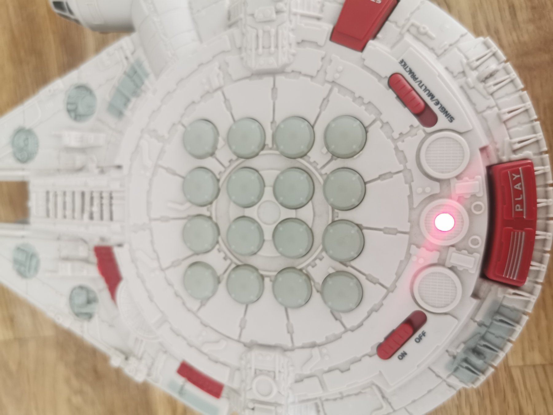 Star Wars Spielzeuge: Star Wars 1997er Millennium Falcon – Gebraucht aus St.Gallen von 55232 8