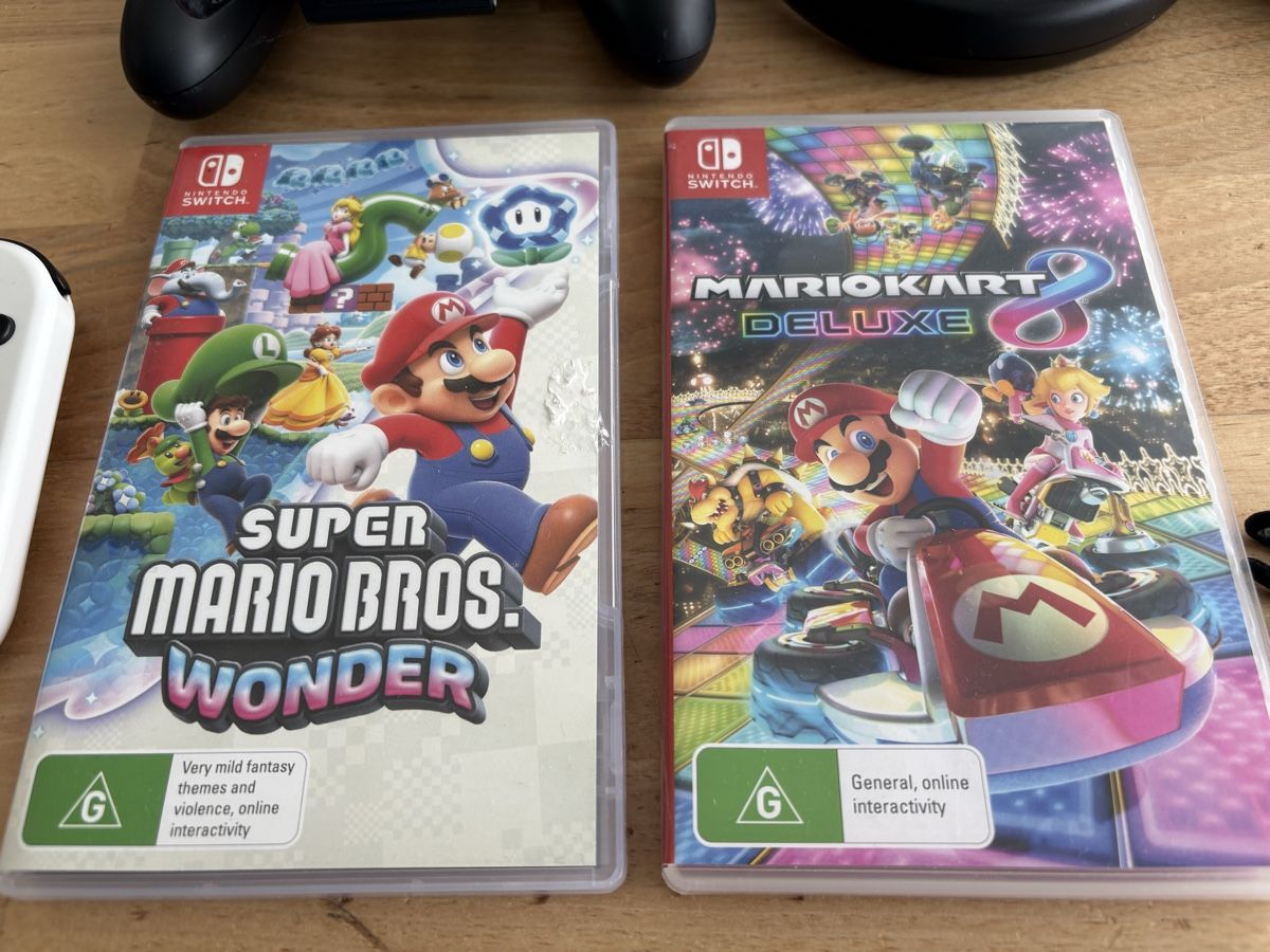 Nintendo Konsolen: Nintendo Switch OLED Bundle – Gebraucht aus Eggersriet von Ck761 1