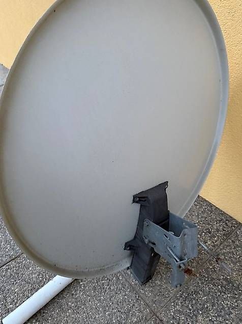 Satellitenschüssel: Sat-Anlage, 2 Antennen / Système satellite , 2 antennes – Gebraucht aus Lutry von 55041dragster 1