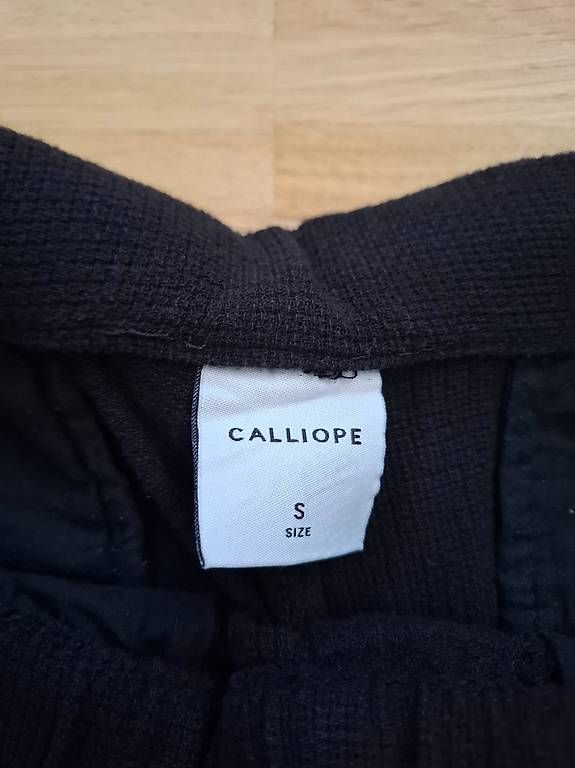 Pantaloni: Shorts CALLIOPE  – Usato da Niederuzwil venduto da Liberatopixel 2