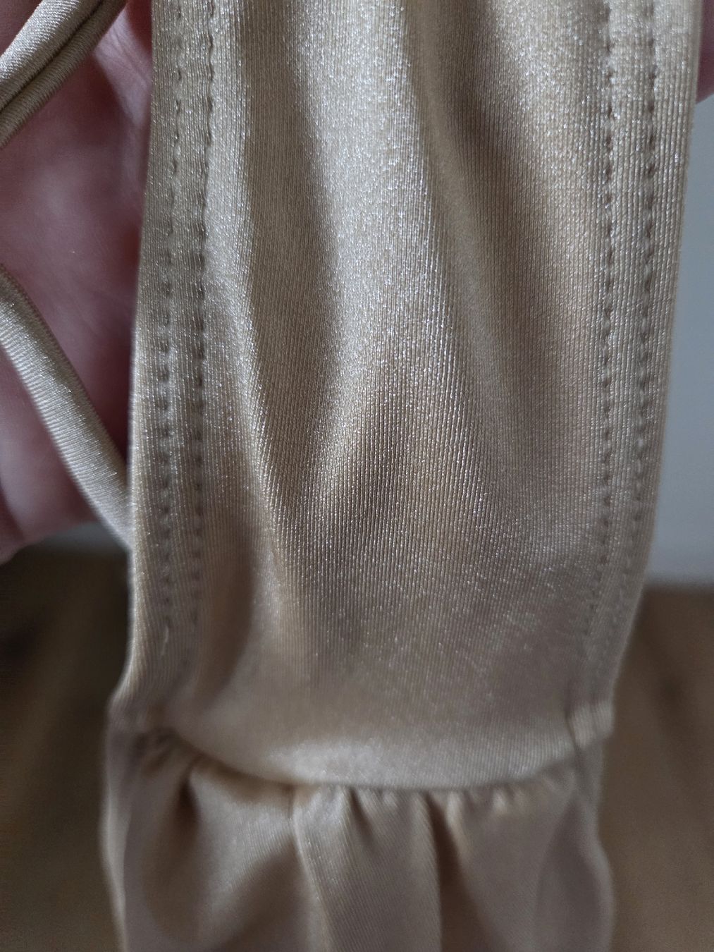 Costumi da bagno & Bikini: Gold Bikini Set Gr. S/M, neu. – Nuovo (secondo la descrizione) da Pfäffikon ZH venduto da e13_x2n5 5