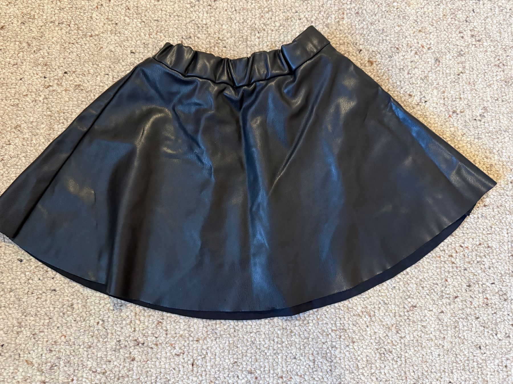 H&M Vestiti & Gonne: Schwarzer Mini Lederrock, Grösse 116 – Usato da Hundwil venduto da Sandysan1702