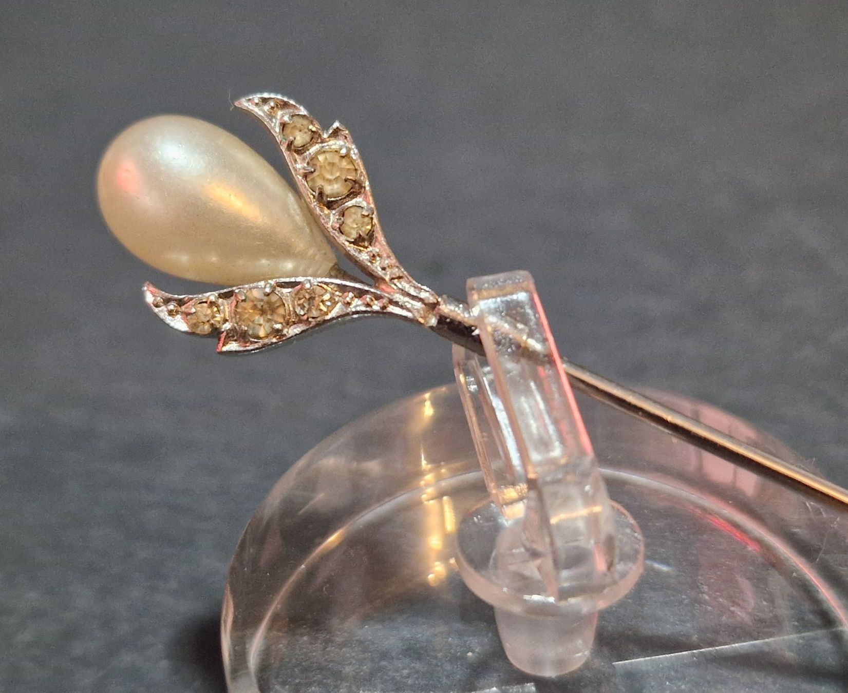 Spille & Fermagli: Anstecknadel mit Perle & Strass – Usato da Winterthur venduto da Sadega 1