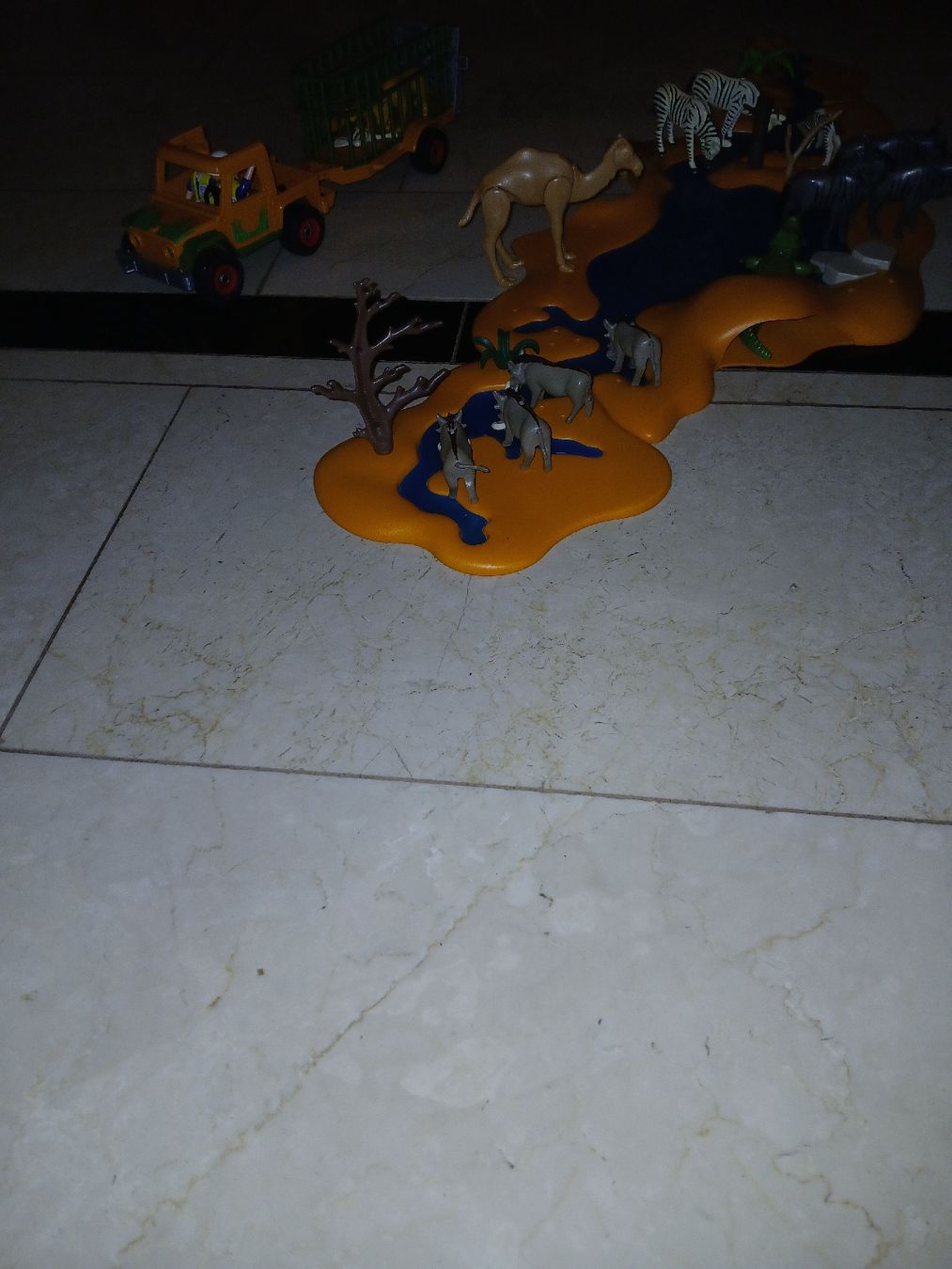 Playmobil Giocattoli: playmobil savane mit auto – Usato da Reichenburg venduto da Tutti81 1
