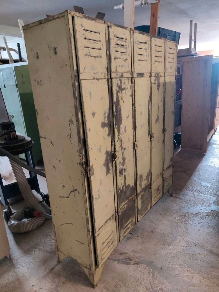 Schränke: SCH305 Antike Metalspind Blechschrank Locker Cabbin – Gebraucht aus kraiburg am inn von Vintage-Living 1