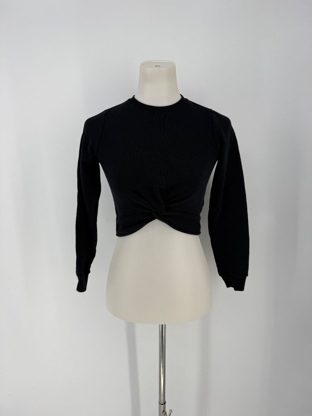 Pullover & Sweatshirts: Crop Pullover Gr. XXS von FBSISTER – Gebraucht aus Auenstein von moin.