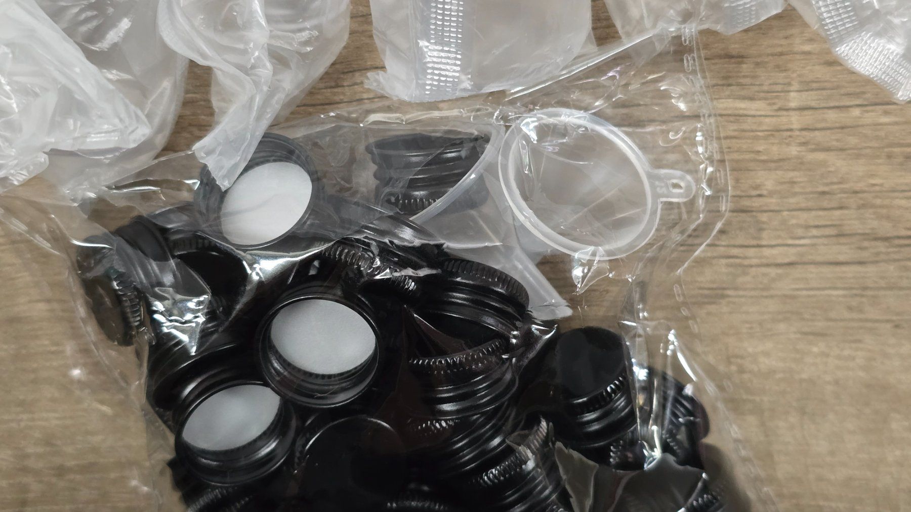 Altro in Stoviglie & Bicchieri: NEU 30 Mini Plastik Flaschen 50ml – Nuovo (secondo la descrizione) da Thalwil venduto da VitaMini 2
