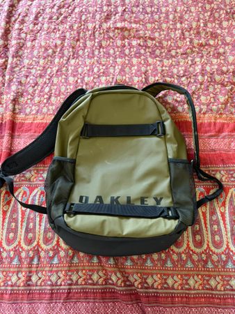 Oakley Rucksack oliv grün mit Laptopfach guter Zustand