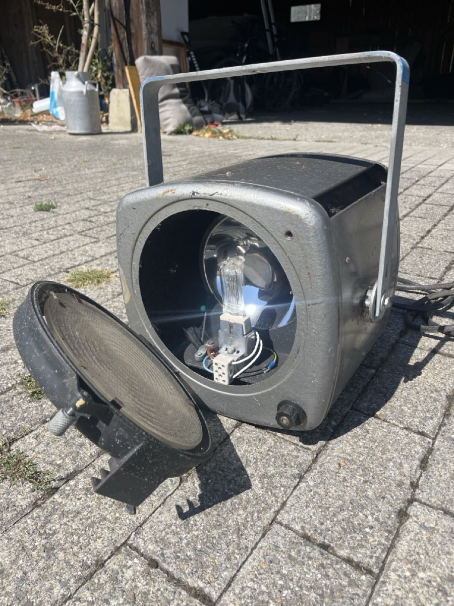 Lampes: Strand-Fresnel-Scheinwerfer – D'occasion à Lohn-Ammannsegg par samuschmid