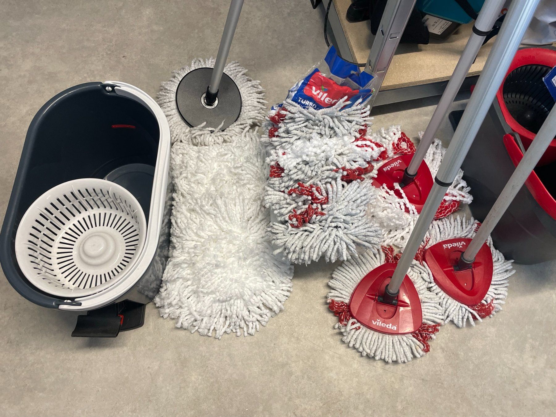 Altro per la casa: 5x Bodenwischsystem: 4x Vileda + 1x weiters – Usato da Zürich venduto da R_Maeder 1