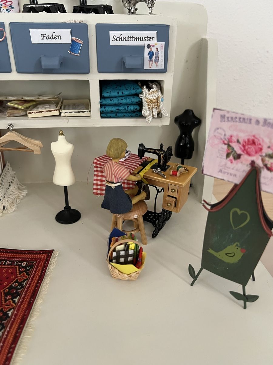 Case e mobili per bambole: Puppenstube Schneiderei – Usato da Arboldswil venduto da CJDA 6