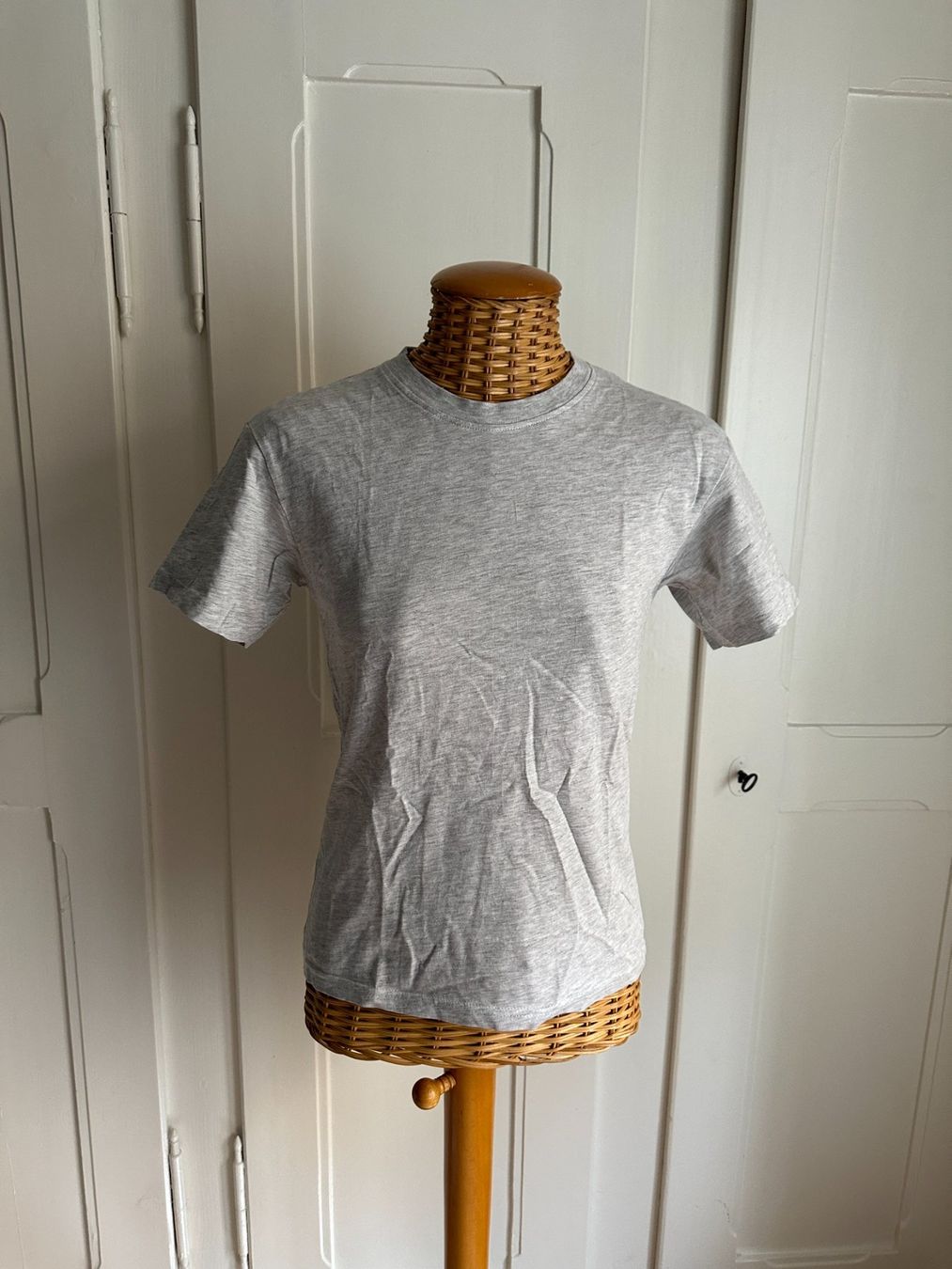 Weekday T-Shirts: WEEKDAY - T-Shirt hellgrau meliert XS – Gebraucht aus Zürich von Diazaio