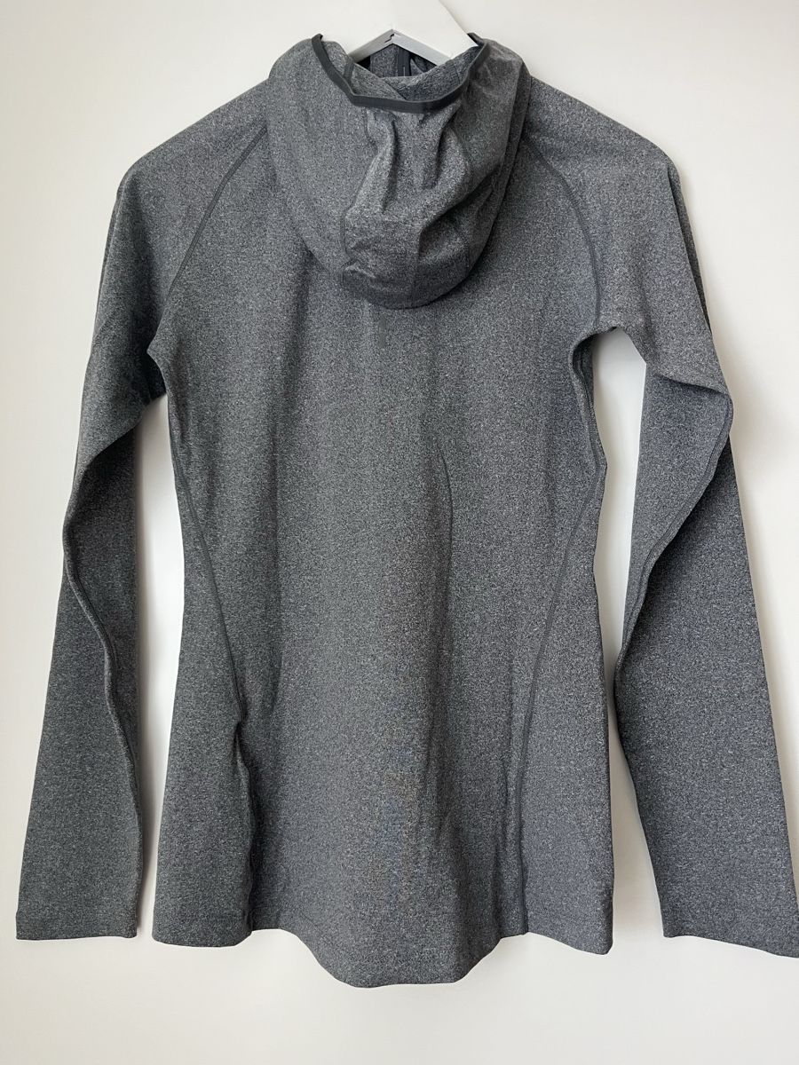 Asics T-shirt: Asics Langarmshirt Damen, Gr. S – Usato da Frauenfeld venduto da heyLani 2
