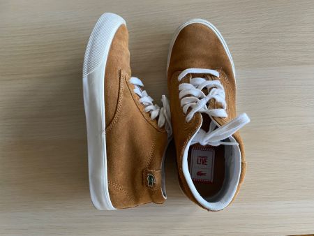 Lacoste, 38