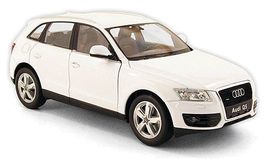 Audi Q5 8R 2008-2016 weiss / schwarz      1:24 von Welly