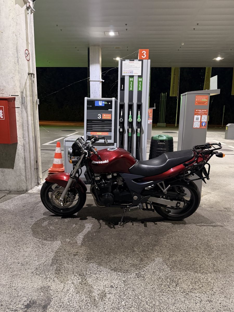 Kawasaki Strasse: Kawasaki ZR 7 mit MFK – Gebraucht aus Basel von Brolo.tv