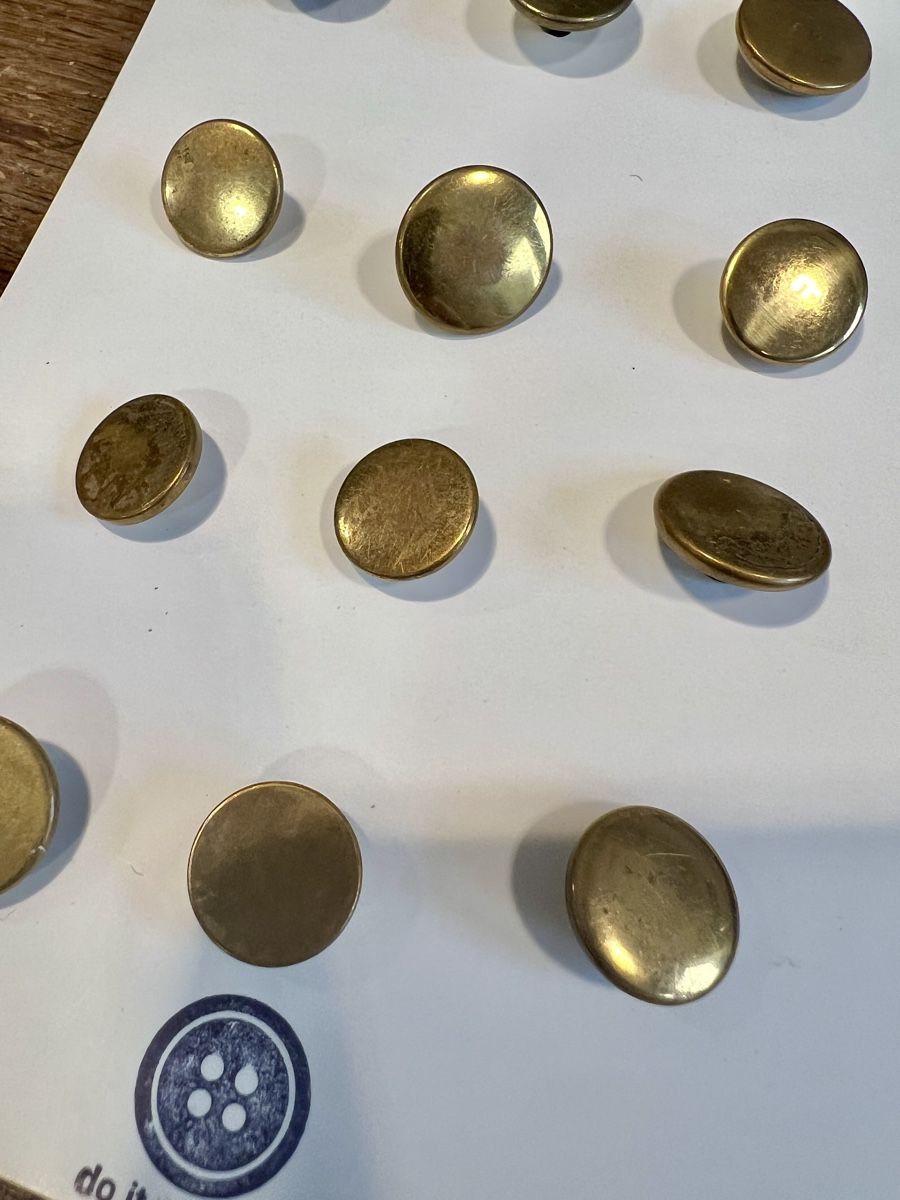 Bottoni: 12 goldfarbene Knöpfe D 1.4cm gebraucht Messing – Usato da Sirnach venduto da Wonderfulday 2