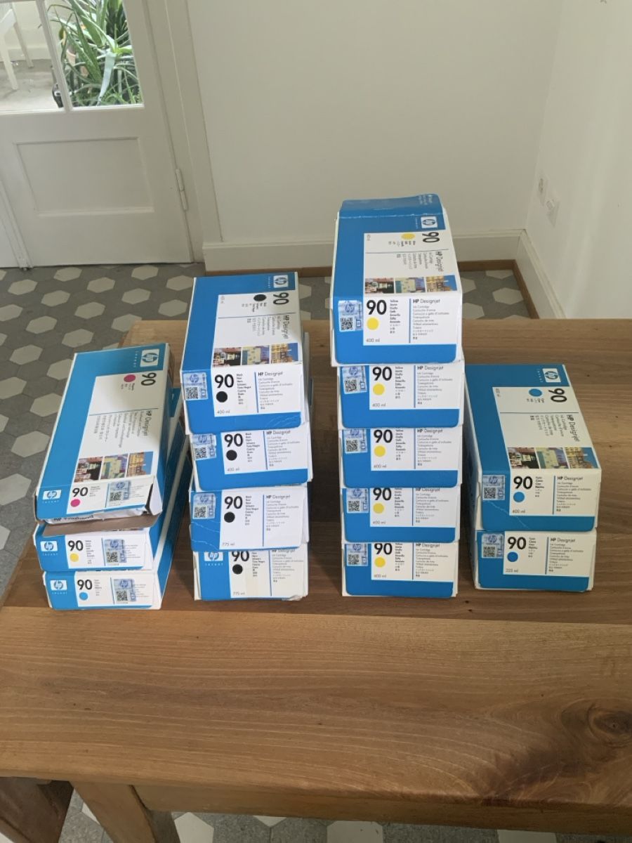Hewlett Packard Cartucce per stampanti & toner: Lot alte Plotter Tinte und Printheads HP 90 – Nuovo (secondo la descrizione) da Basel venduto da marrit486