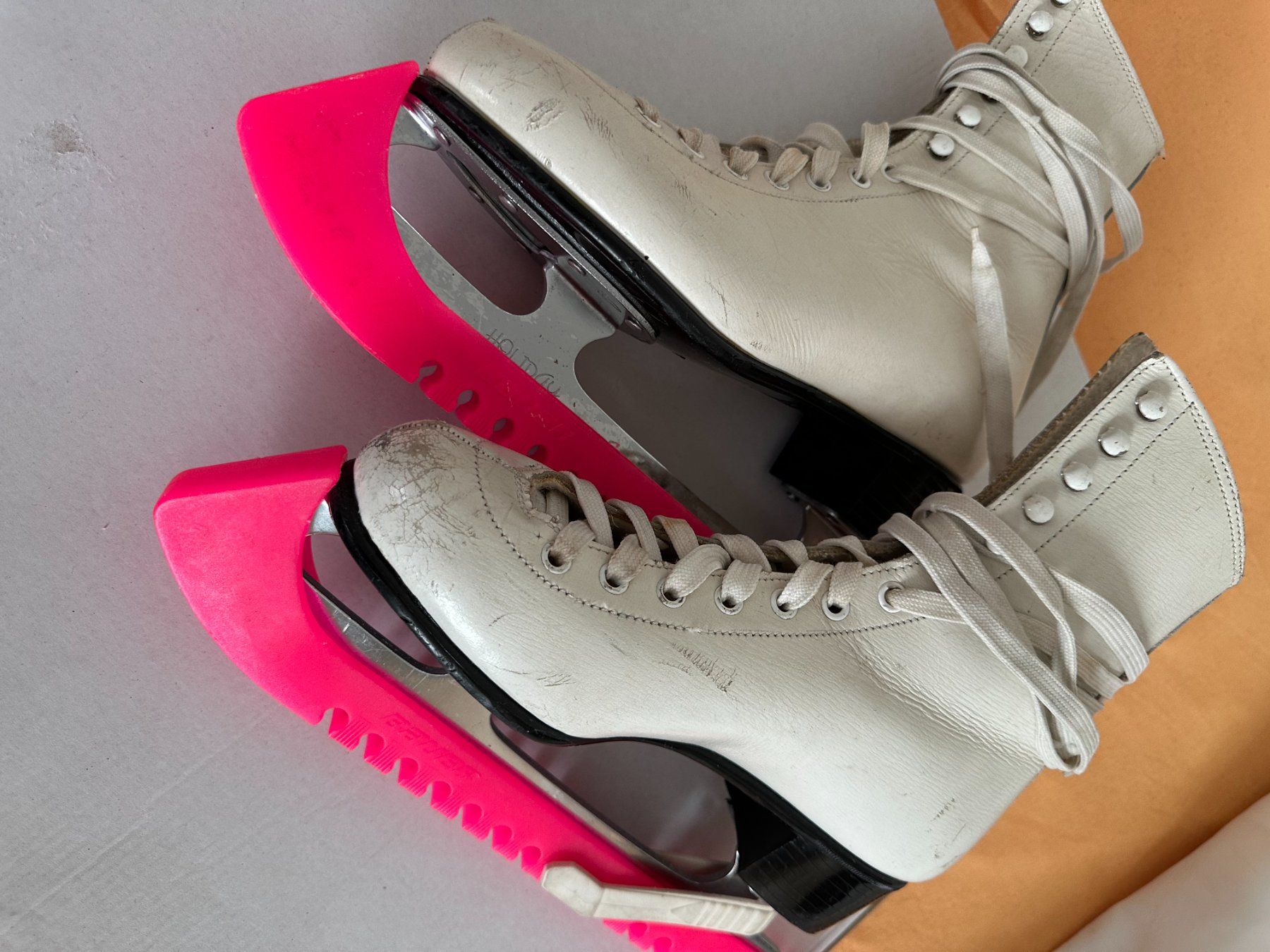 Schlittschuhe: Damen-Schlittschuhe – Gebraucht aus Winterthur von Eternal8Monarch 2