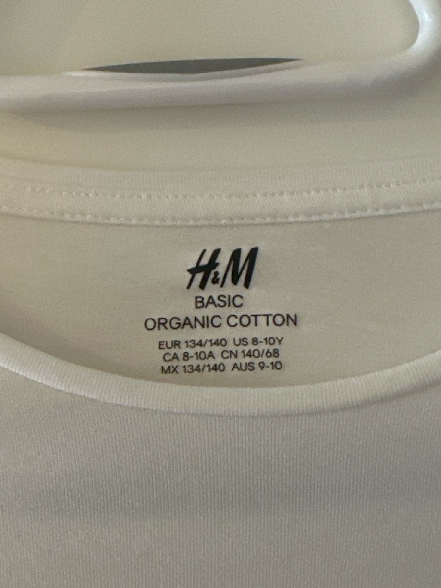 H&M Chemises, T-shirts & Polos: Langarmshirt H&M Basic weiss Grösse 134/140 Baumwolle – D'occasion à Rümlang par Laufgitter01 2