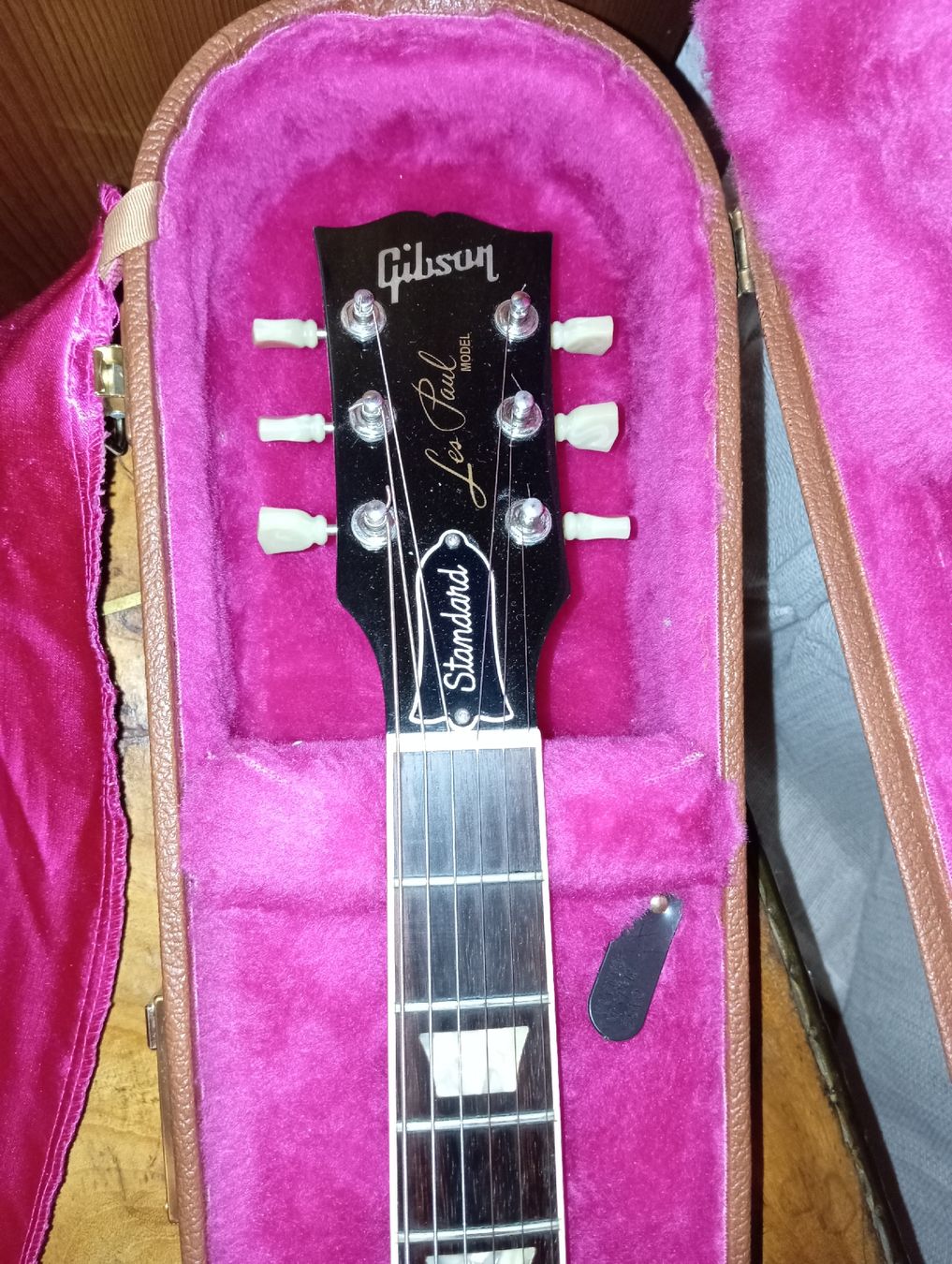Gibson Strumenti musicali: Gibson Les Paul Standard 1992 black – Usato da Sion venduto da norns 1