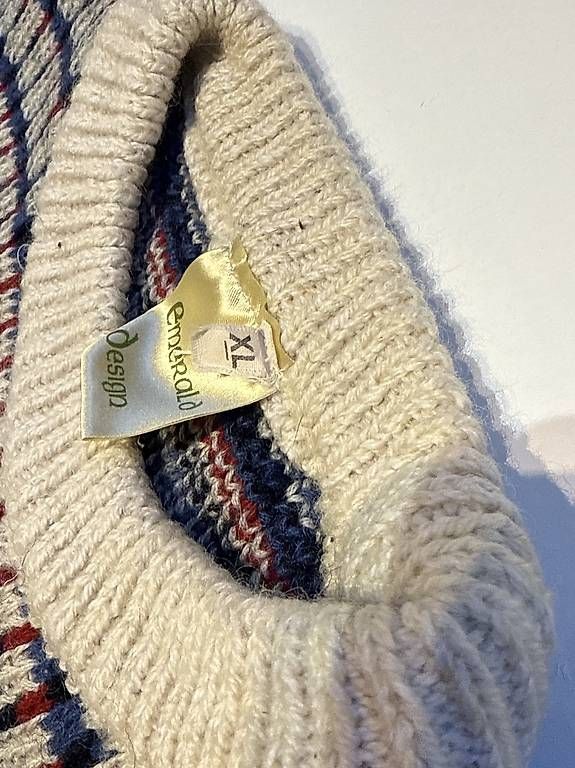 Pullover & Sweatshirts: Vintage Strickpullover – Gebraucht aus Biel/Bienne von xav_8d66 1