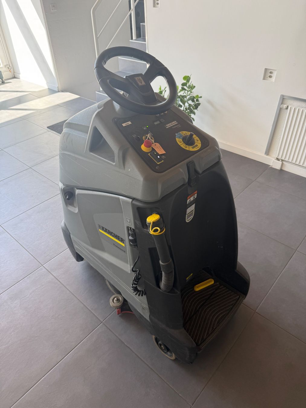 Kärcher Tutte le macchine: Kärcher Professional B 40 RS Step-on Scheuersaugmaschine – Usato da Aesch BL venduto da inf_97xr 5
