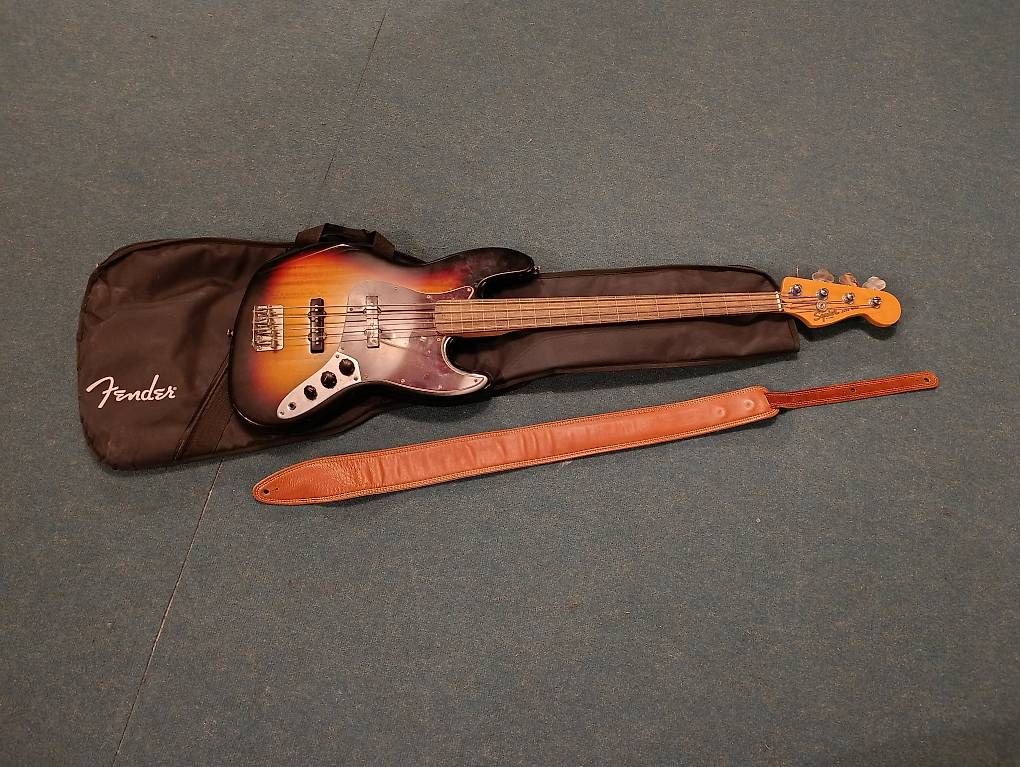 Fender Musikinstrumente: Basse Fender Squier – Gebraucht aus Montpreveyres von top_gun5025