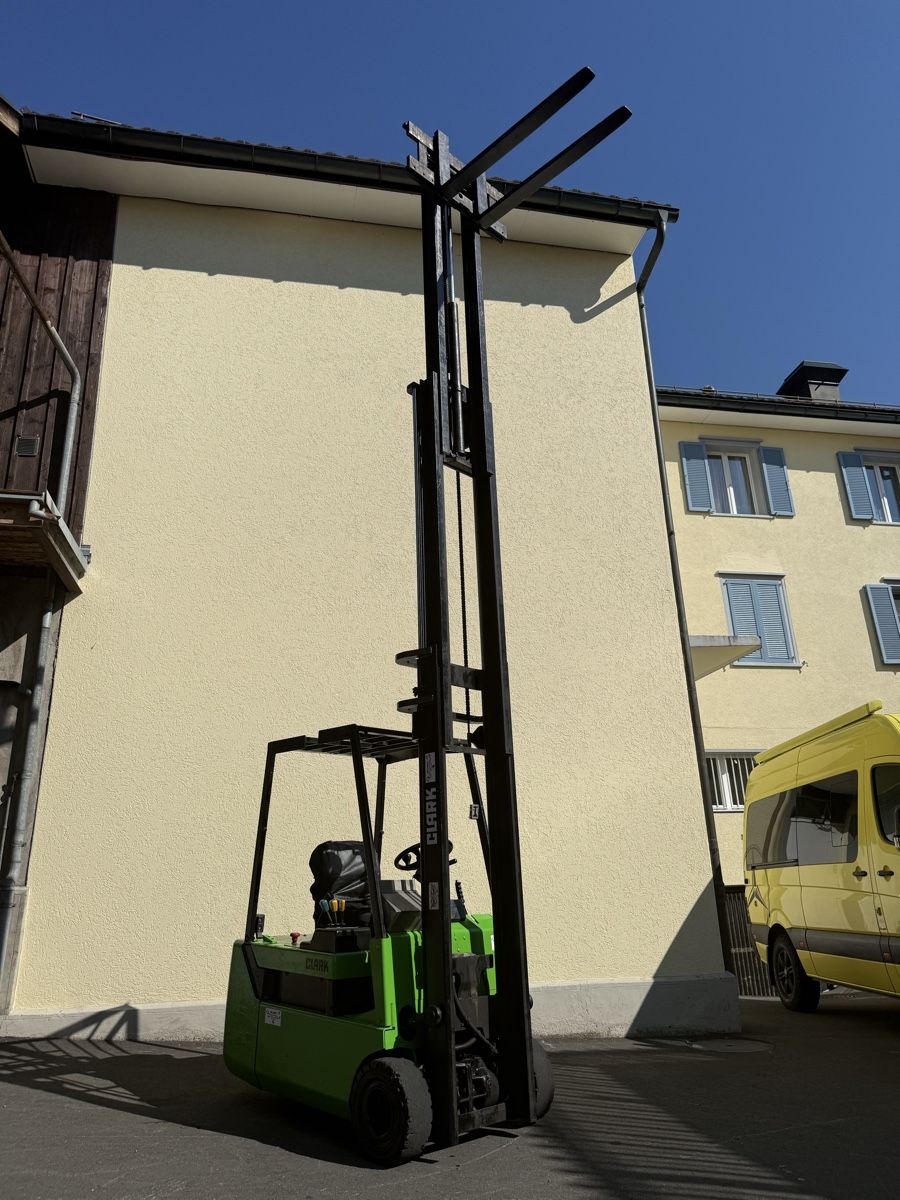 Clark Gabelstapler & Hubwagen: Stapler Gabelstapler 5.56 Meter Hubhöhe  – Gebraucht aus Ebnat-Kappel von Suizo1291 2