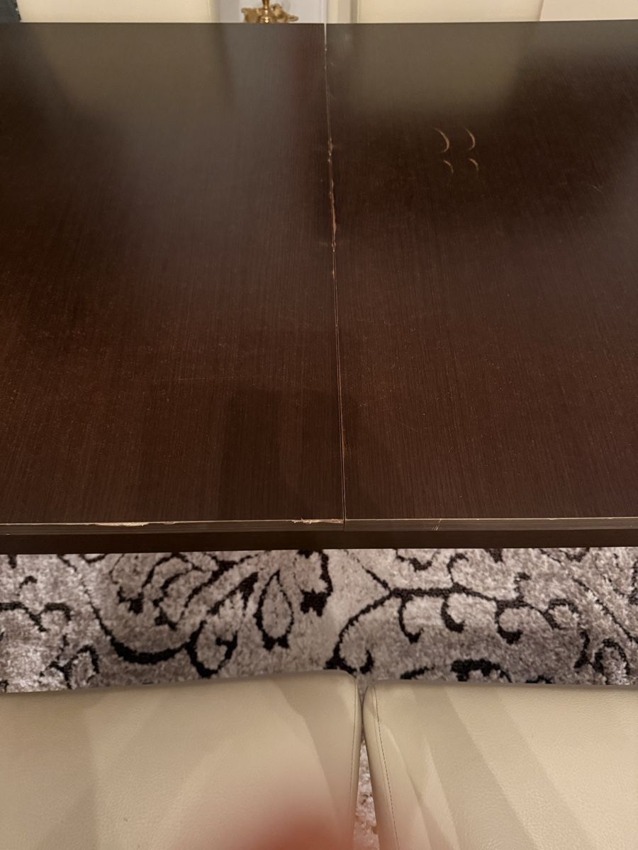 Conforama Tischset: Dining Table and 4 Chairs Cream Leather Look Good Condition – Gebraucht aus Schmitten FR von Shanthan1983 2