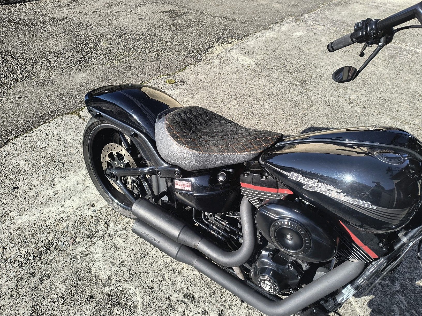 Harley-Davidson Alle Motorradersatzteile: Sitz / Sattel für Harley Davidson Breakout – Gebraucht aus Ziefen von Shooter88 4