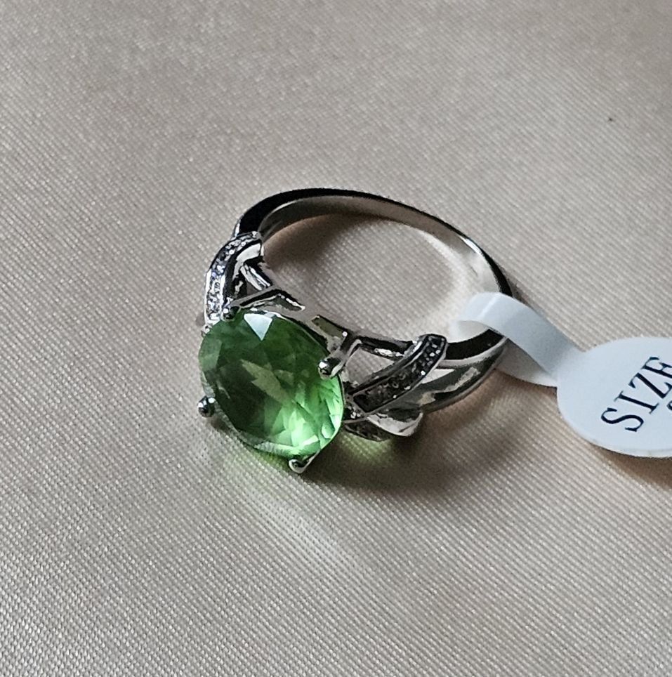 Ringe: Klassischer Ring mit grünem Topas,  925 versilbert, Gr. 9 – Neu (gemäss Beschreibung) aus Grenchen von maretop 3