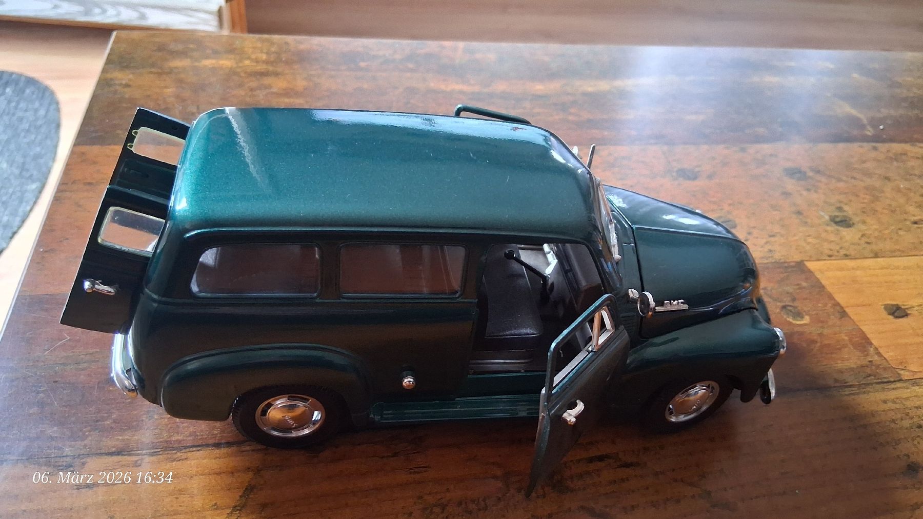 GMC Modellini d'auto: 1:18 GMC Carryall Suburban – Usato da Wolfenschiessen venduto da 2-stroke-garage 3