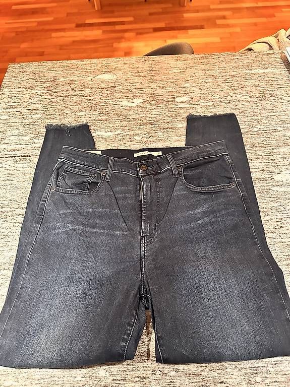 Levi's Jeans: Levi's Jeans Damen W31/L30 – Gebraucht aus Wallisellen von Udj93