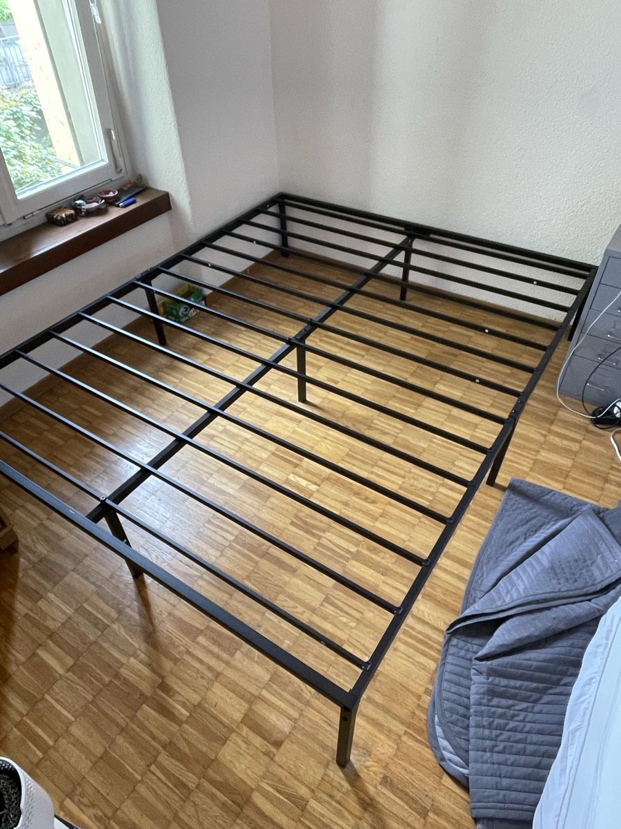 Betten: Bett 160 (ohne Matratze!) – Gebraucht aus Zürich von vin_fp6x