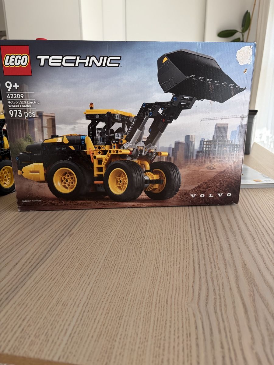Lego Spielzeuge: Lego Technic 42209 Volvo L120 Electric Wheel Loader – Neu (gemäss Beschreibung) aus Zofingen von sve_kb7h 3