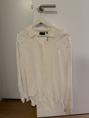 Damen Bluse weiss mit Perlenbesatz gebraucht