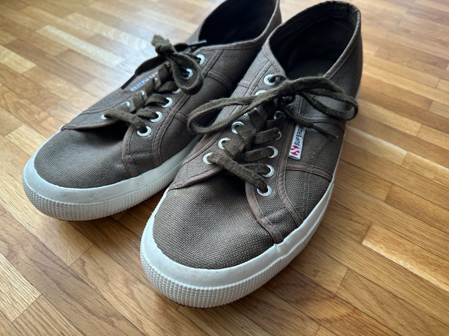 Superga Herrenschuhe: Superga 2750 Classic Brown Canvas Size EU44 – Gebraucht aus Lausanne von brixton 2