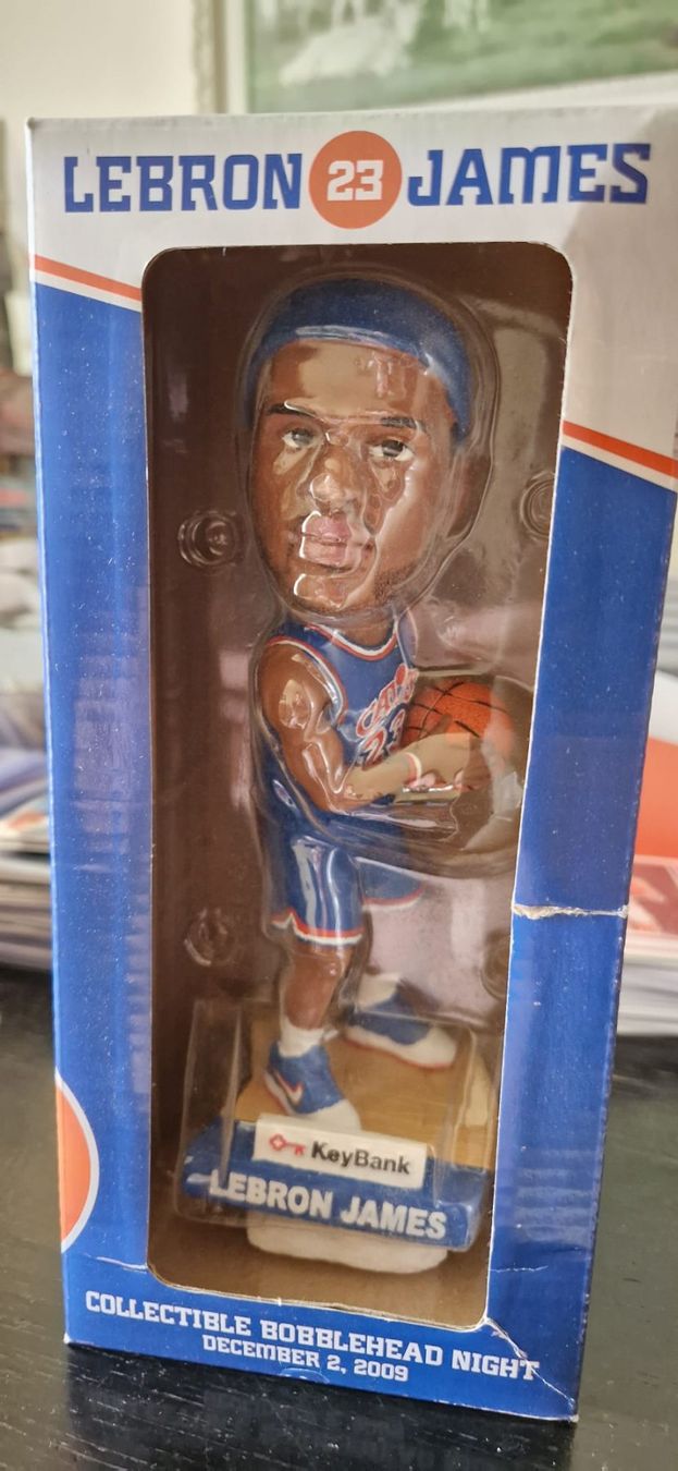 Figurines: Bobblehead collector de LeBron James – Neuf avec emballage d'origine à Lutry par SwissBBCards