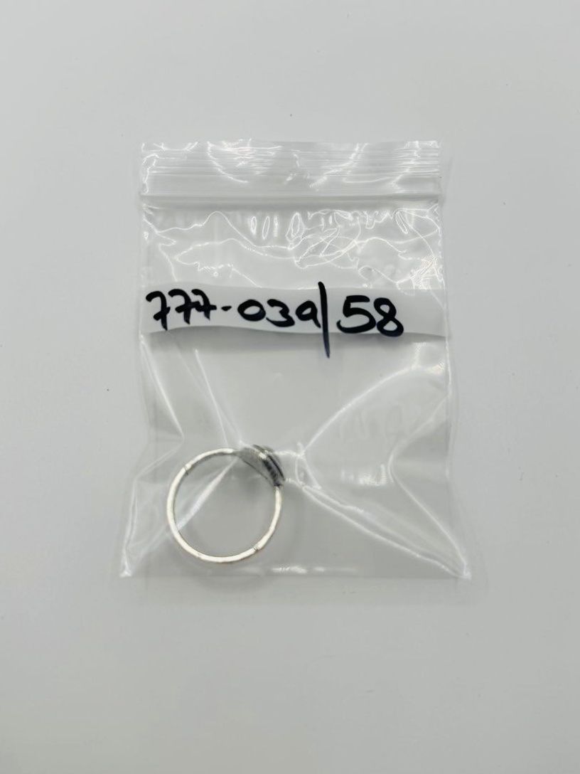 Anelli: Silbern farbiger Ring mit Stein / Grösse: 58 – Nuovo e nell'imballaggio originale da Frutigen venduto da glanzvolles.leben 2
