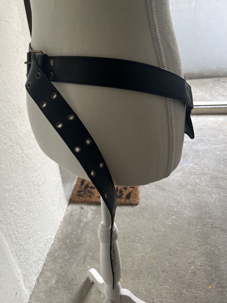 Taschen für Damen: Gürteltasche Lederoptik schwarz mit Muster neu – Neu und originalverpackt aus Uster von Corina0111114 6