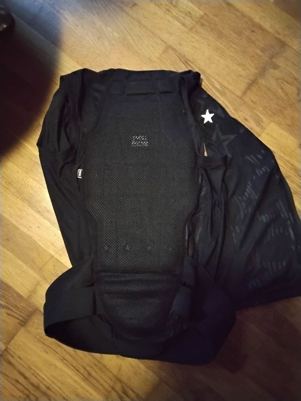 Evoc Protections: EVOC Veste mit Rückenprotektor Gr. L – D'occasion à Lohn-Ammannsegg par analogis