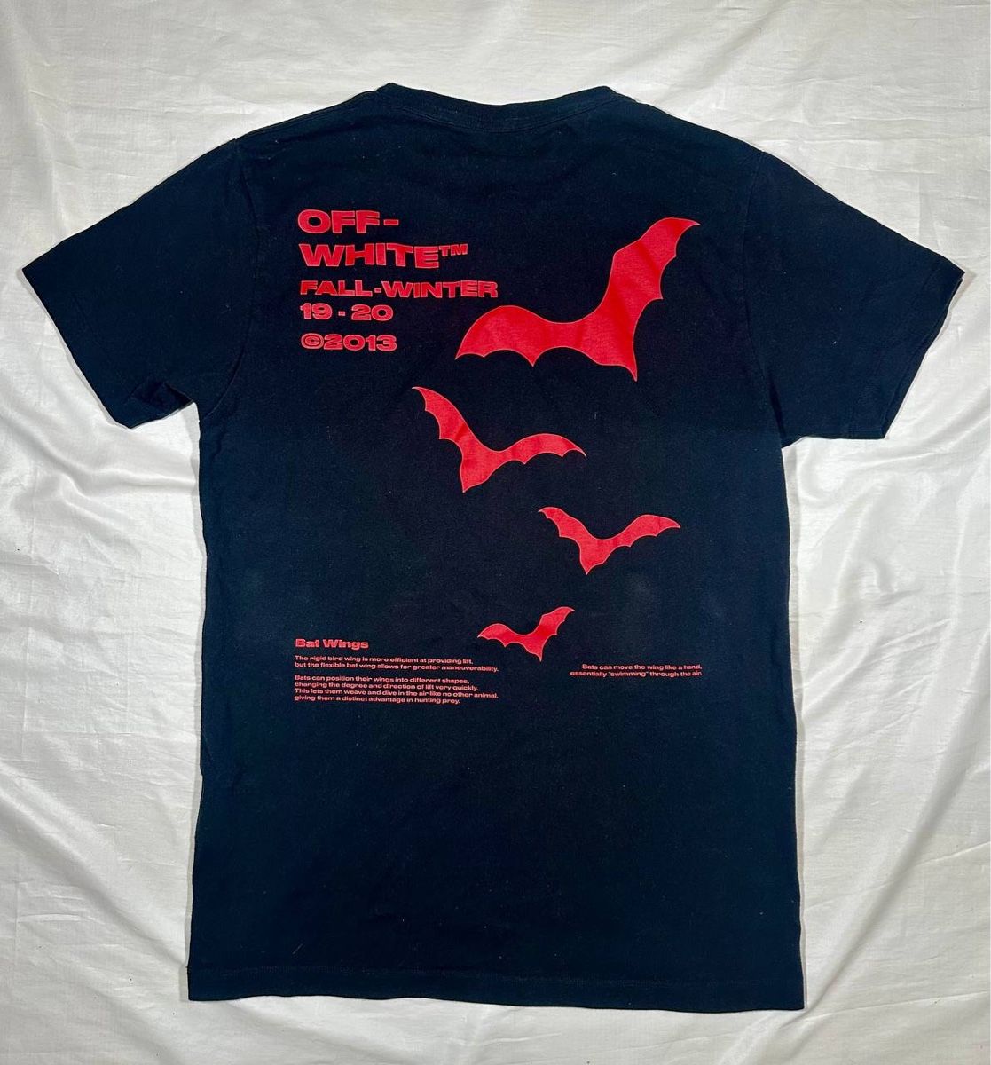 Off-White T-Shirts: Off white T-shirt  – Gebraucht aus Pfäffikon ZH von Nataliia. 1