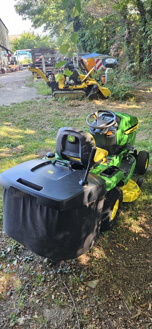 John Deere Rasenmäher: JOHN DEERE X300R  – Gebraucht aus Vich von Max-Mechanics 1