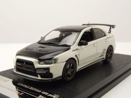 Mitsubishi Lancer EVO X 2011 weiss met. / schwarz      1:43