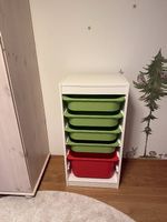 Trofast Regal und Boxen