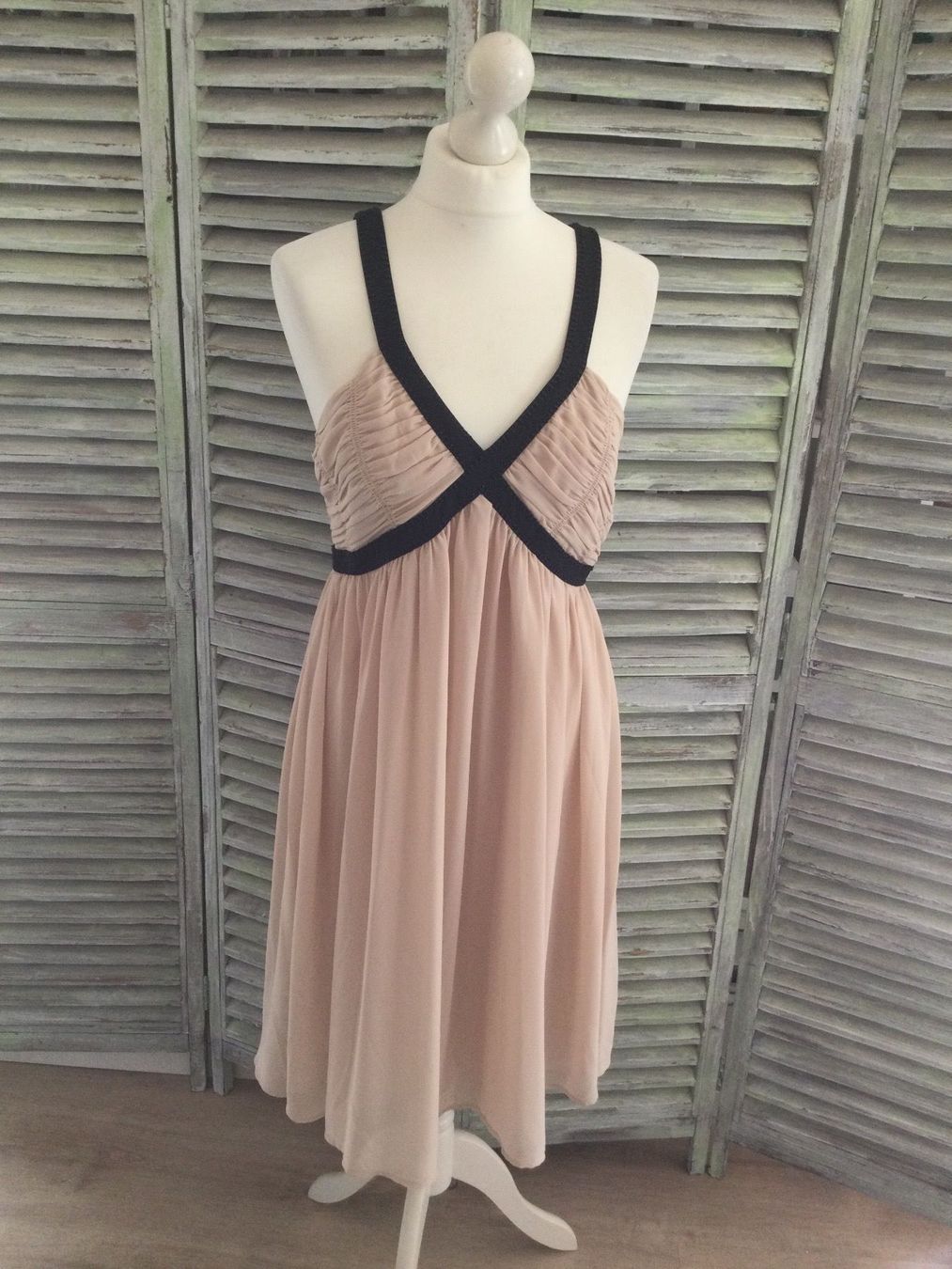 H&M Vestiti: Robe beige/noir avec perles, taille 40, NEUF – Nuovo e nell'imballaggio originale da Agiez venduto da chouchanelle