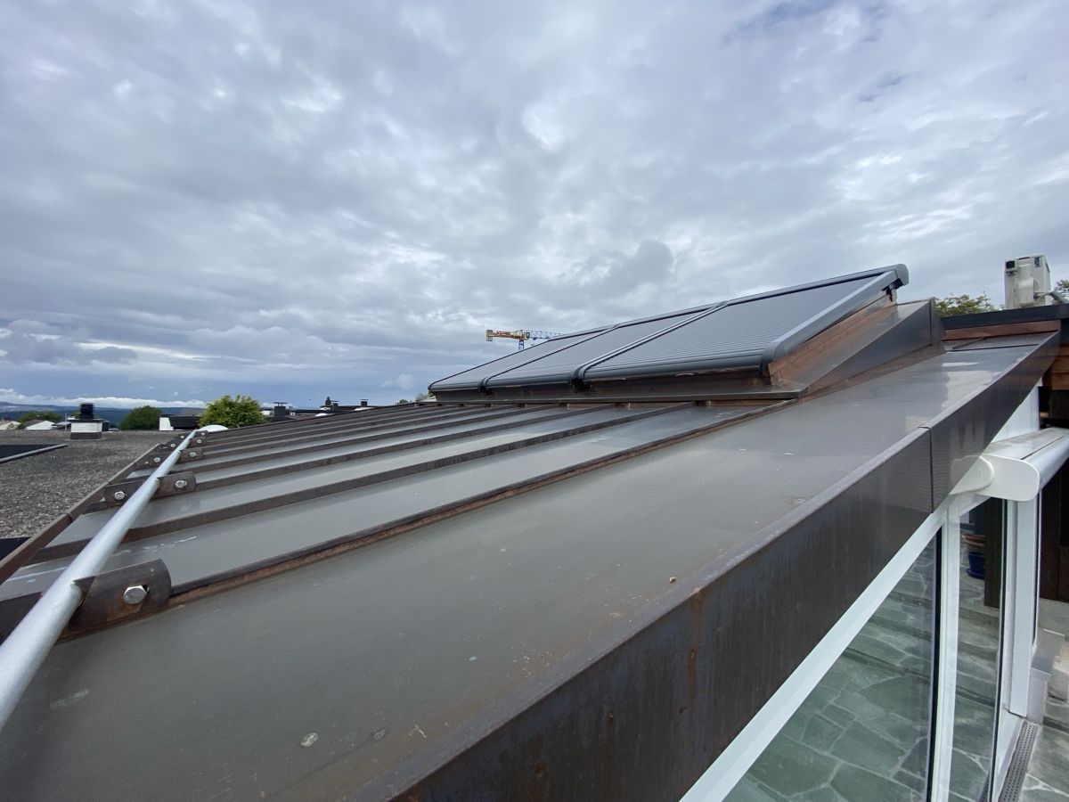 Finestre: 3x VELUX INTEGRA Solar Dachfenster und Rollladen – Usato da Muri AG venduto da Bataleon90 1