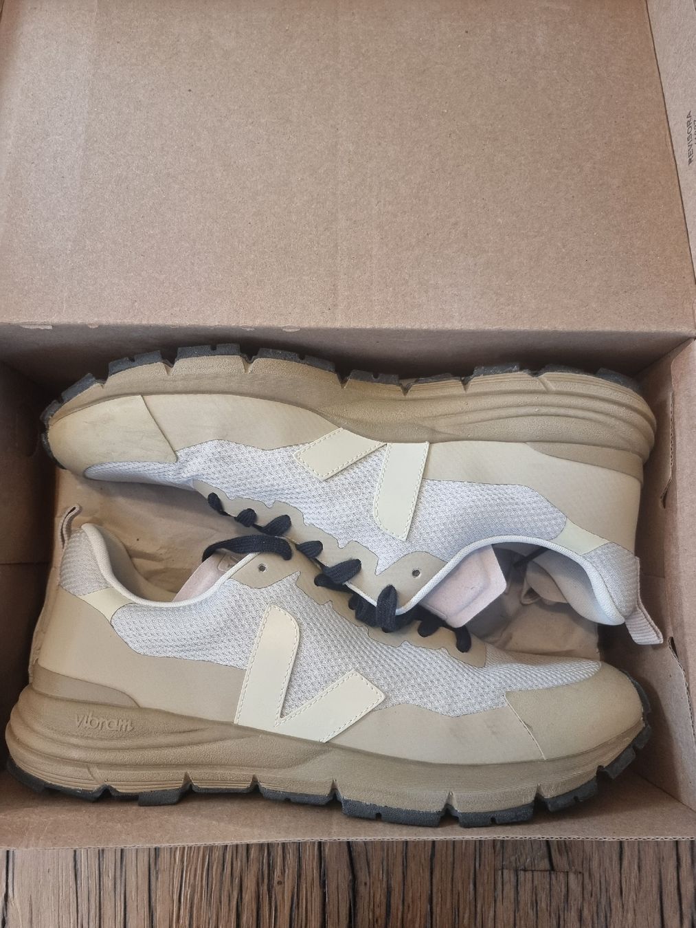 Veja Scarpe da uomo: Veja Sneaker - Dekkan Alveomesh - 44 – Nuovo (secondo la descrizione) da Dübendorf venduto da Hans-GeorgB